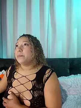 BonnieRitz online show from December 1, 2025, 12:06 pm