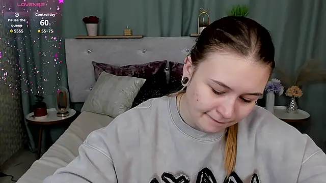 MilanaXHoney online show from March 6, 2026, 1:00 am