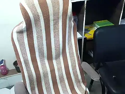 TwinklyBasket897 online show from December 3, 2025, 3:22 pm