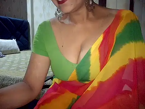 Snapshot of Hotronita123 chatting on July 5, 2026, 10:44 am Hotronita123 online show from July 5, 2026, 10:44 am