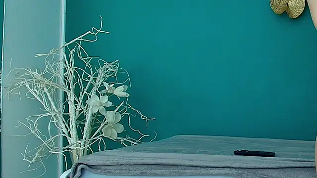 Snapshot of RoxanneJoy chatting on April 1, 2026, 4:36 am RoxanneJoy online show from April 1, 2026, 4:36 am