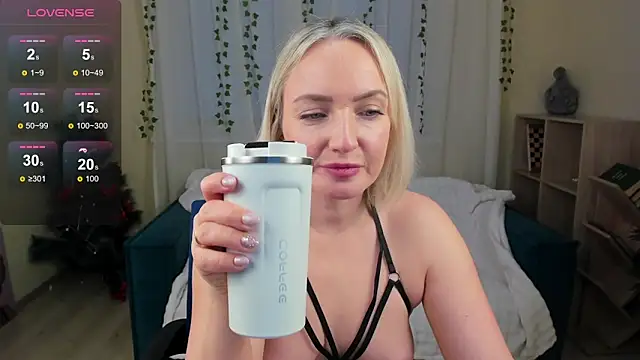 MonikaPinch  online show from January 7, 2026, 4:28 am