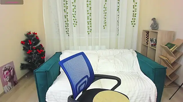 MonikaPinch  online show from February 3, 2026, 3:59 am