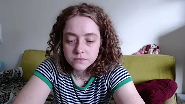 DeliaBlew online show from June 4, 2026, 4:44 pm