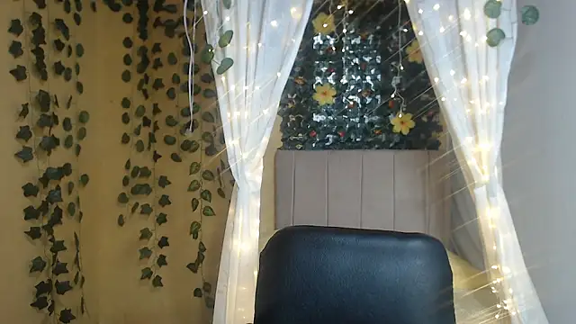 Snapshot of karen_888 chatting on December 18, 2025, 2:54 pm karen 888 online show from December 18, 2025, 2:54 pm