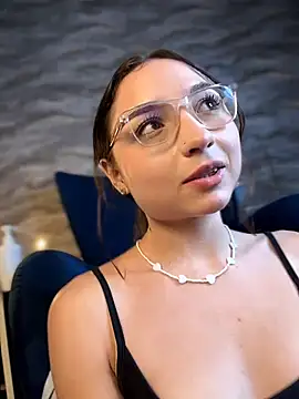 Mia Luxor online show from July 28, 2026, 3:21 pm