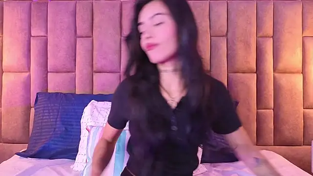 BrianaJhons19 online show from July 25, 2026, 8:04 pm