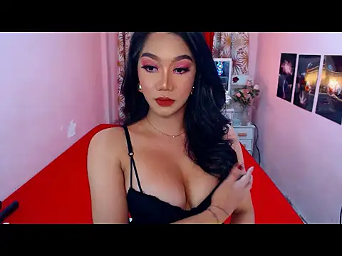 Snapshot of UrScreenGoddess chatting on June 3, 2026, 12:11 am UrScreenGoddess online show from June 3, 2026, 12:11 am