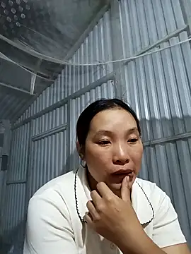 Snapshot of Evelyn-n chatting on April 30, 2026, 12:23 pm Evelyn-n online show from April 30, 2026, 12:23 pm