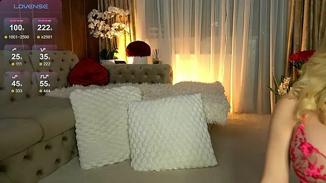 Snapshot of ChloeVelvetx chatting on March 4, 2026, 9:33 pm ChloeVelvetx online show from March 4, 2026, 9:33 pm