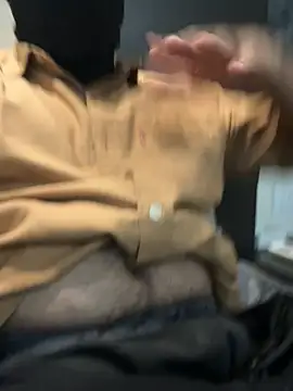 Snapshot of BlahNextDoor chatting on December 3, 2025, 5:01 pm BlahNextDoor online show from December 3, 2025, 5:01 pm