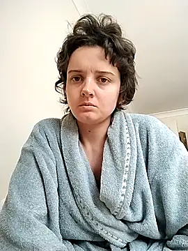 Amy01112 online show from June 13, 2026, 1:09 pm