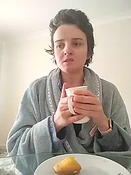 Amy01112 online show from April 26, 2026, 12:57 pm