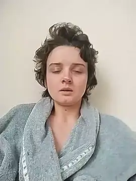 Amy01112 online show from June 15, 2026, 5:12 pm