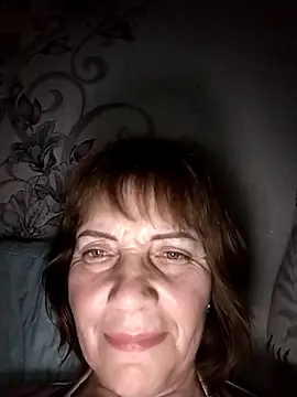 MichelleLove48 online show from February 5, 2026, 9:43 pm