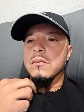 Lalin2323 online show from February 14, 2026, 8:31 pm