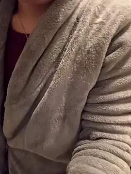 gatitachula93 online show from February 4, 2026, 7:31 pm