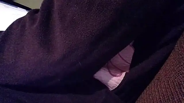 gatitachula93 online show from December 17, 2025, 8:03 pm