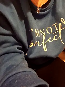 gatitachula93 online show from March 18, 2026, 10:32 pm