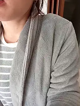 gatitachula93 online show from February 19, 2026, 1:41 pm