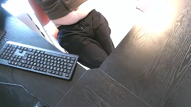 TRESBONNEBITE online show from December 21, 2025, 2:08 pm