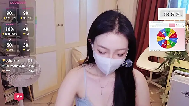nayomi 34f online show from April 29, 2026, 8:18 am