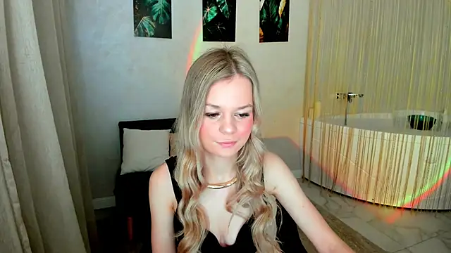 MidnighteAura online show from April 25, 2026, 3:42 am