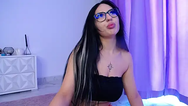 Snapshot of RavenFoxxy chatting on July 16, 2026, 6:21 am RavenFoxxy online show from July 16, 2026, 6:21 am