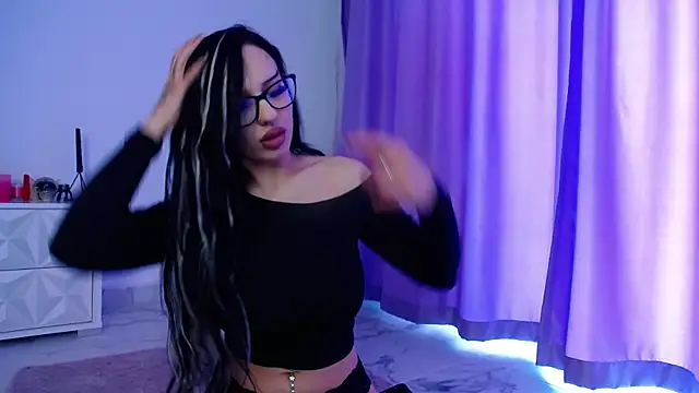 Snapshot of RavenFoxxy chatting on June 15, 2026, 6:46 am RavenFoxxy online show from June 15, 2026, 6:46 am