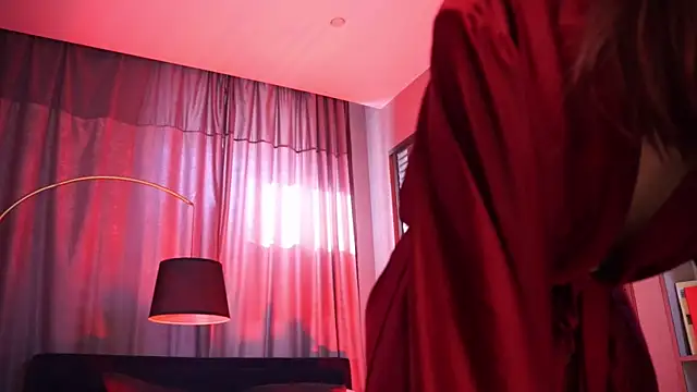 Roxa Lana online show from June 10, 2026, 2:51 pm