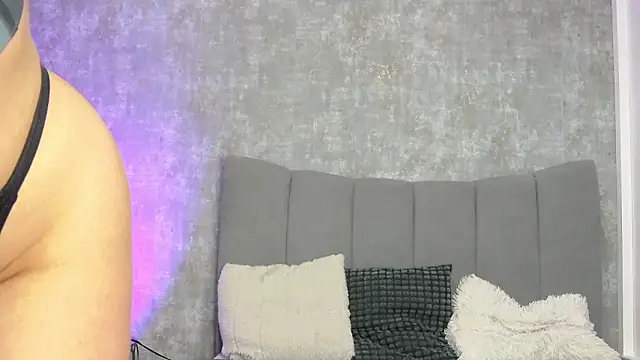 LucyRayy online show from March 18, 2026, 7:00 am