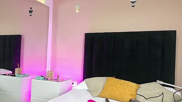 kaylaa sex online show from June 12, 2026, 12:14 pm