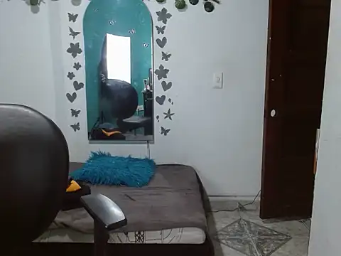 Andreaebony online show from February 4, 2026, 1:06 pm