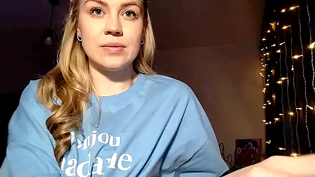 LunaPeony online show from March 21, 2026, 9:08 pm