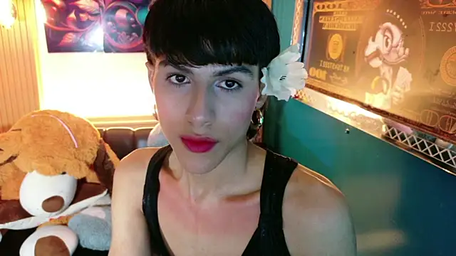 StormLuxX online show from May 11, 2026, 4:04 pm