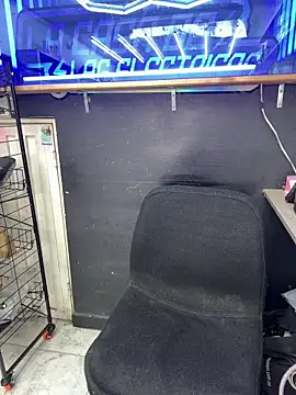 Johan stick online show from December 3, 2025, 4:28 pm