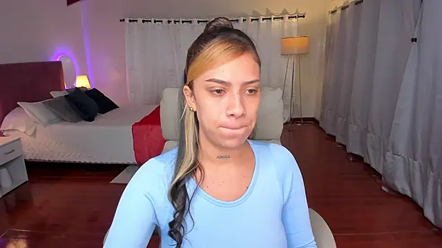 Zara Wolf  online show from December 3, 2025, 11:20 am