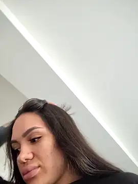 Snapshot of SiennaLuxexx chatting on March 19, 2026, 12:16 pm SiennaLuxexx online show from March 19, 2026, 12:16 pm