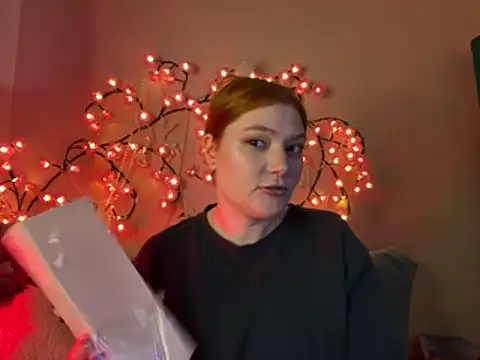 Snapshot of Ungoliant_Kiss chatting on April 14, 2026, 6:57 pm Ungoliant Kiss online show from April 14, 2026, 6:57 pm