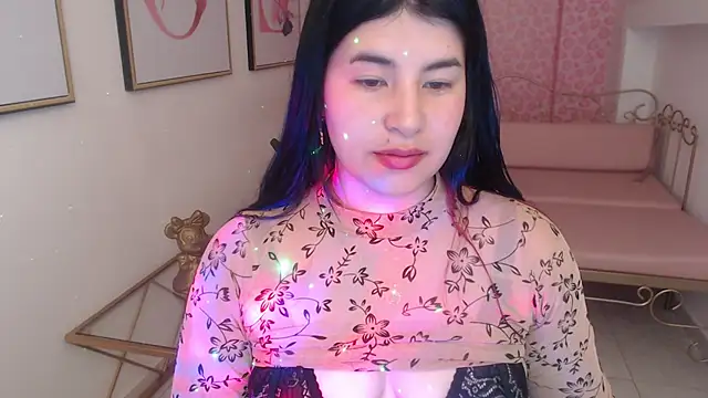 Nina harpper  online show from December 2, 2025, 1:02 pm