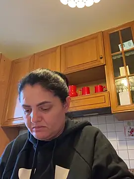 Snapshot of gini92 chatting on February 9, 2026, 7:28 am gini92 online show from February 9, 2026, 7:28 am