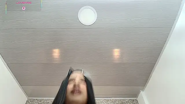 nicol alvarez online show from February 14, 2026, 11:54 am