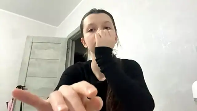 EllieBerrie online show from December 5, 2025, 8:17 pm