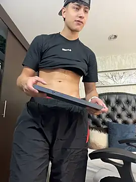 Snapshot of Lander_Cruz chatting on May 26, 2026, 7:45 pm Lander Cruz online show from May 26, 2026, 7:45 pm