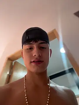 Snapshot of Lander_Cruz chatting on June 15, 2026, 5:34 pm Lander Cruz online show from June 15, 2026, 5:34 pm