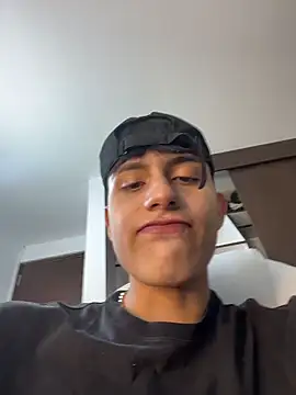 Snapshot of Lander_Cruz chatting on June 5, 2026, 6:13 pm Lander Cruz online show from June 5, 2026, 6:13 pm