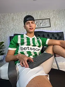 Lander Cruz online show from July 16, 2026, 9:01 pm