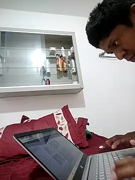 Snapshot of pollona2025 chatting on May 27, 2026, 5:37 am pollona2025 online show from May 27, 2026, 5:37 am