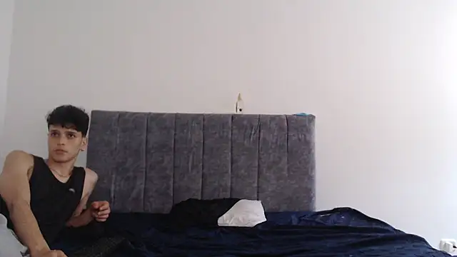 hottie couplee online show from March 17, 2026, 10:46 pm