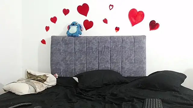 hottie couplee online show from July 11, 2026, 12:00 am